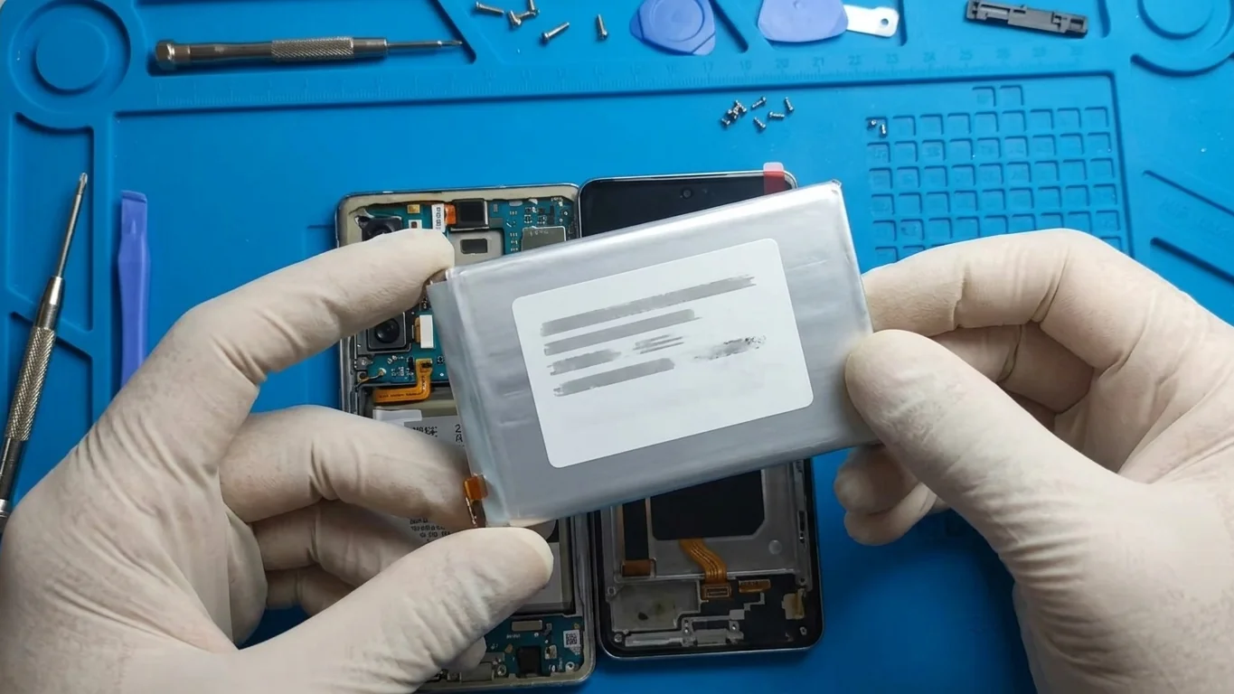 Troca de bateria — celular Samsung na Startech Soluções, assistência técnica na Aldeota, Fortaleza