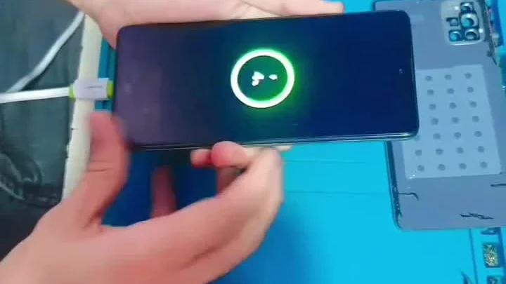 Samsung Galaxy A71 carregando após reparo do conector de carga na Startech
